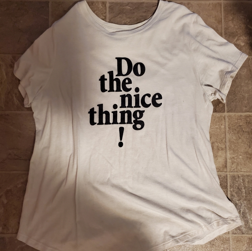 Old Navy brand creme/white SS Tee size Large!